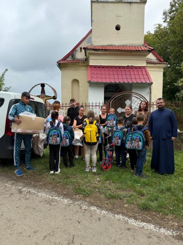 Peste 100 de ghiozdane cu rechizite oferite elevilor din Târnăveni și Luduș 340955