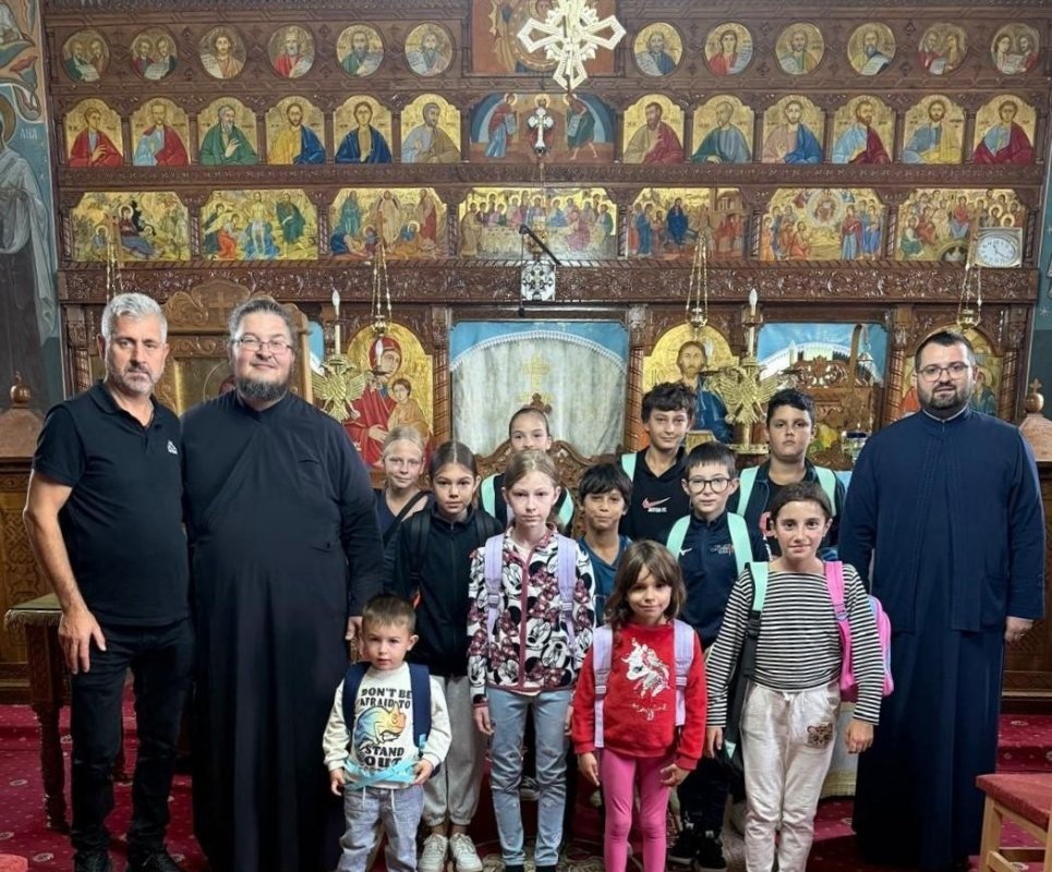 Peste 100 de ghiozdane cu rechizite oferite elevilor din Târnăveni și Luduș 340958