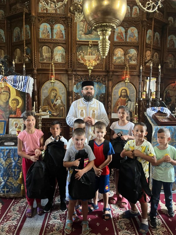 Ajutor pentru elevi din partea Bisericii la început de an școlar 341153