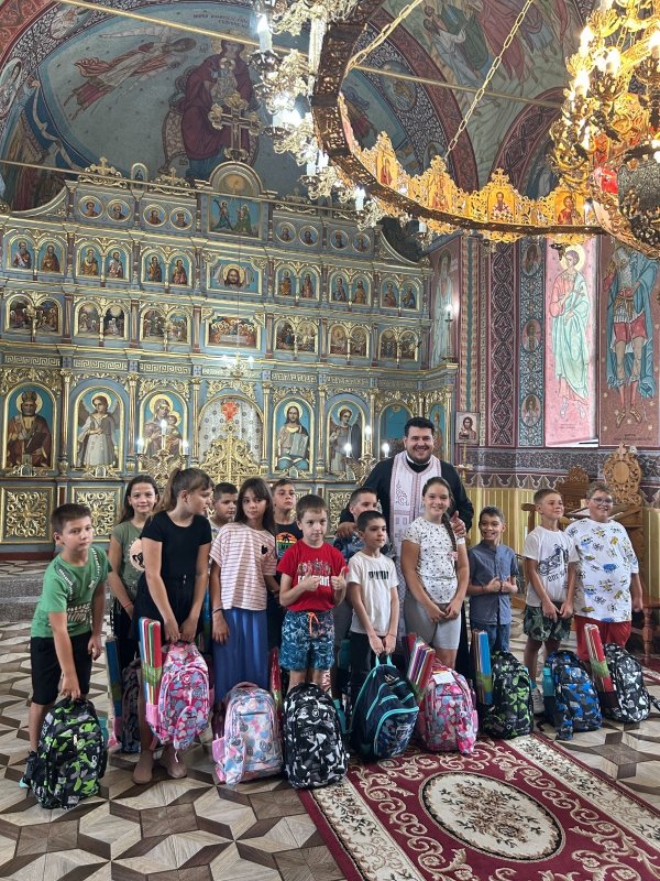 Ajutor pentru elevi din partea Bisericii la început de an școlar 341154