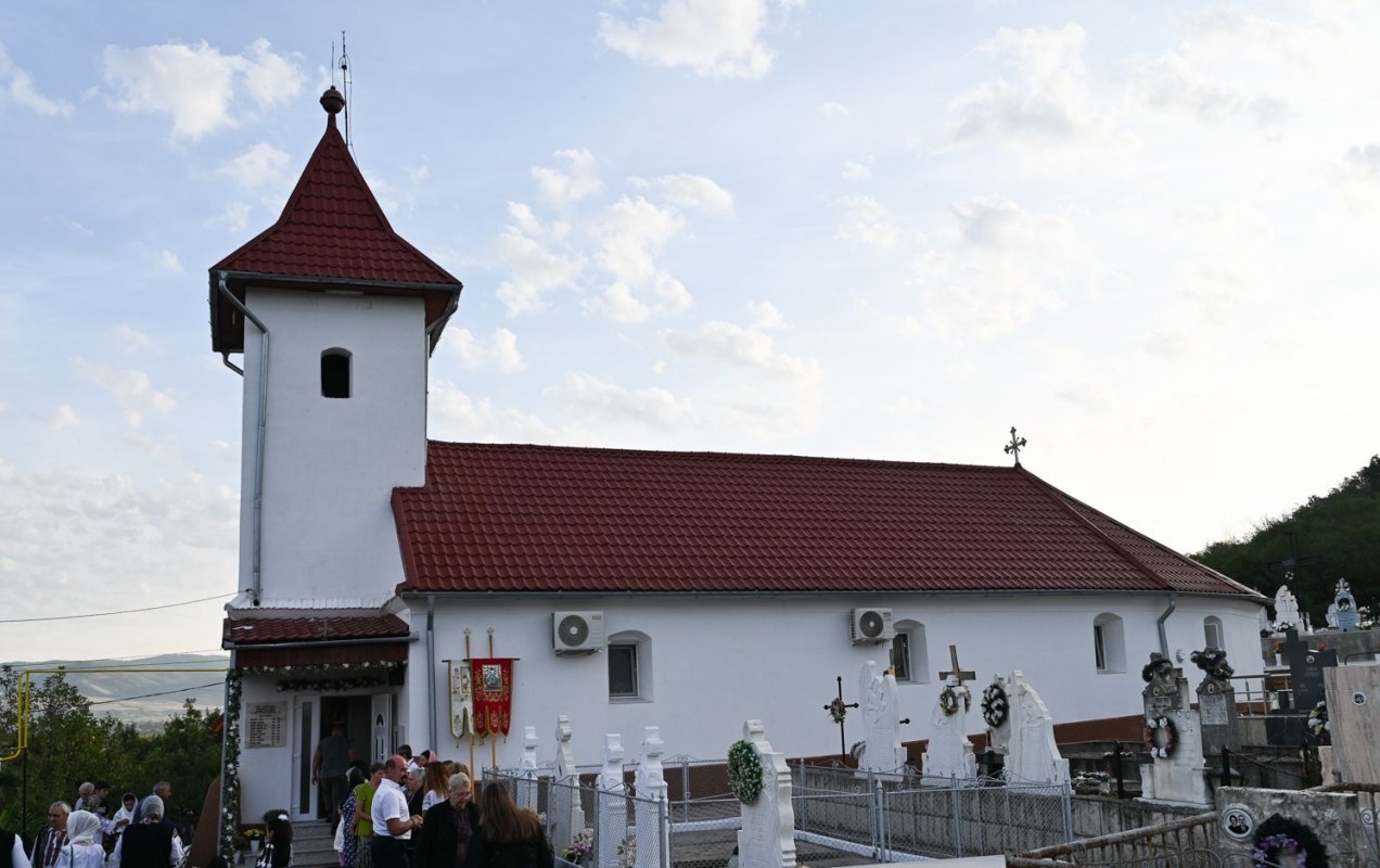 Biserica din Parohia Simeria Veche a fost târnosită 341121