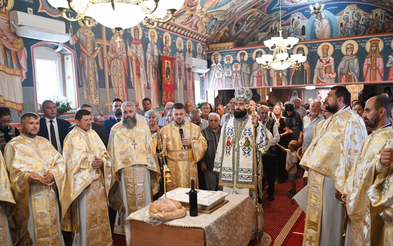 Biserica din Parohia Simeria Veche a fost târnosită 341125