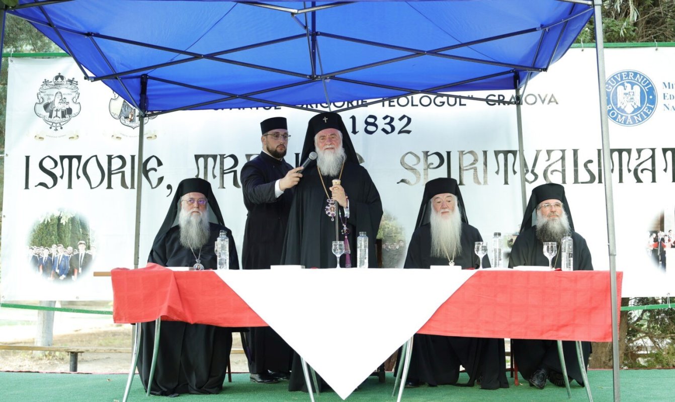 Festivitate de absolvire a cursurilor clericale pentru definitivat și gradul II la Craiova 341112