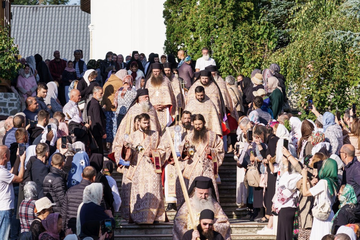 Sărbătoare la Mănăstirea Sihăstria de praznicul Nașterii Maicii Domnului 341137