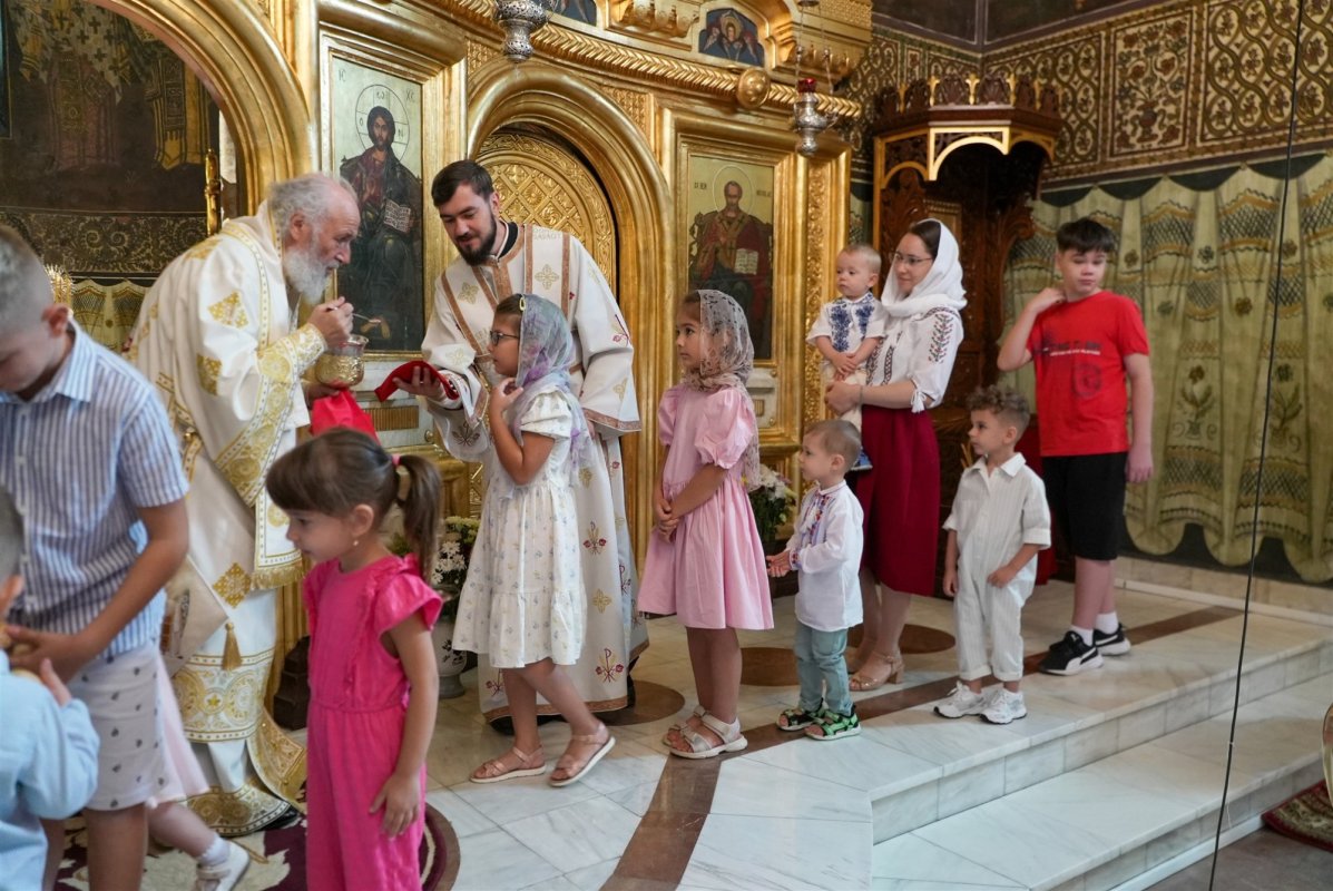 Slujire arhierească la Catedrala Arhiepiscopală din Galaţi 341226