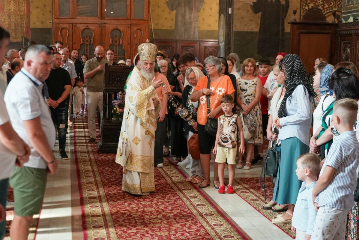Slujire arhierească la Catedrala Arhiepiscopală din Galaţi 341228