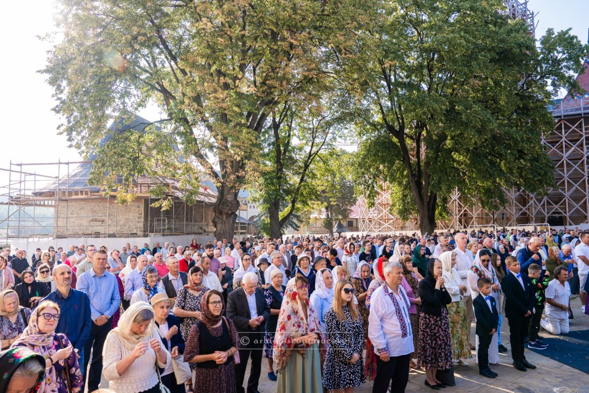 Duminica dinaintea Înălțării Sfintei Cruci la mănăstirea Sfântului Ioan cel Nou de la Suceava 341296