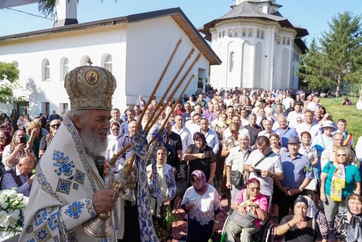 Rugăciune și filantropie la sărbătoarea unei mănăstiri gălățene 341303