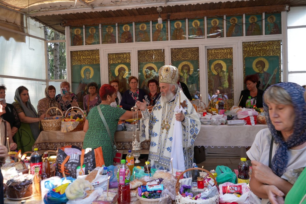 Rugăciune și filantropie la sărbătoarea unei mănăstiri gălățene 341304