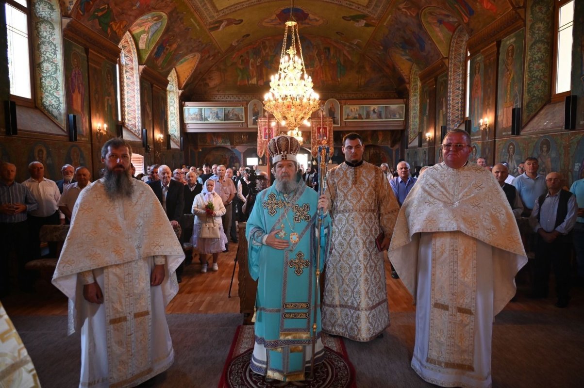 Sfințiri în parohia bihoreană Roșia  341287