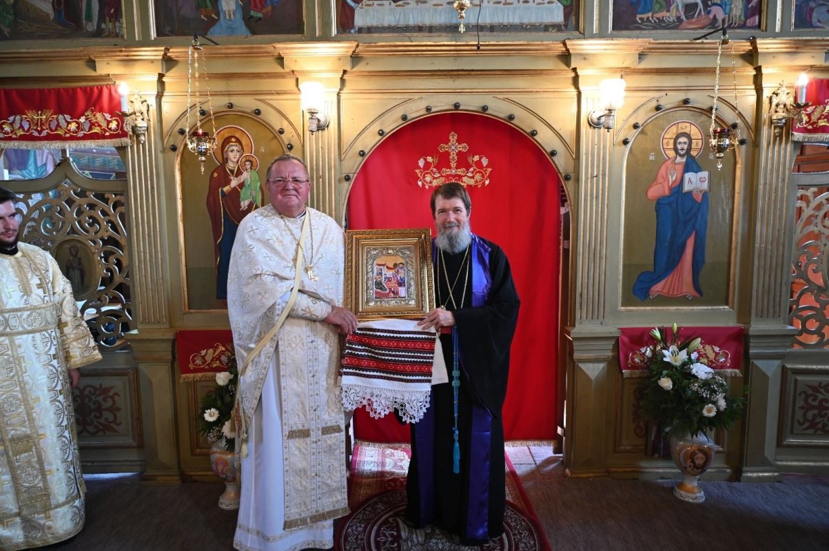 Sfințiri în parohia bihoreană Roșia  341289