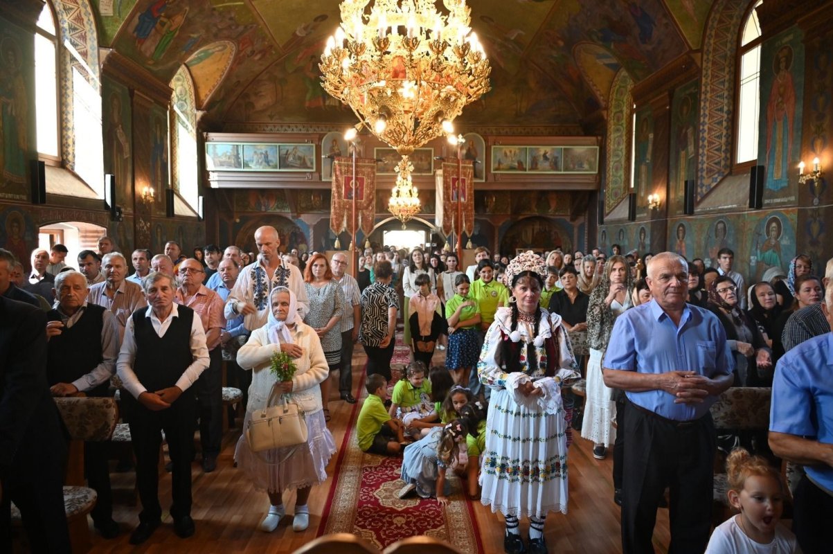 Sfințiri în parohia bihoreană Roșia  341290