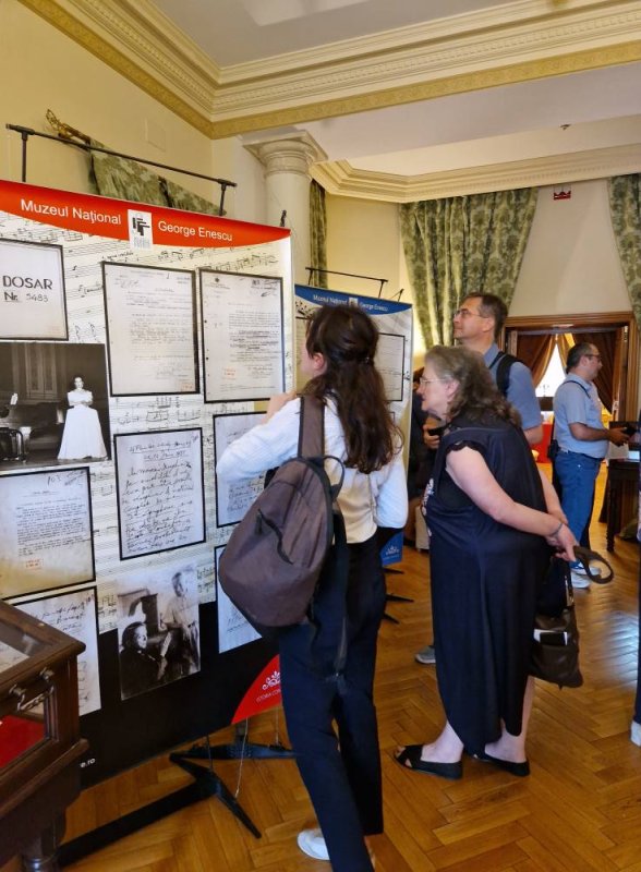 Expoziție foto-documentară inedită la Iași 341349