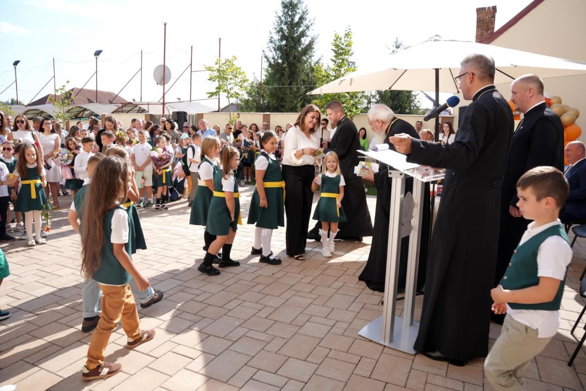 Noul an școlar a început prin rugăciune la Cluj-Napoca şi Bistriţa 341367