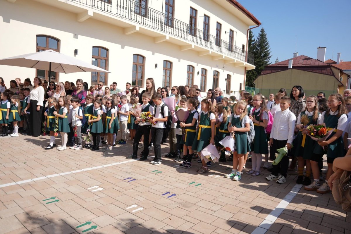 Noul an școlar a început prin rugăciune la Cluj-Napoca şi Bistriţa 341368