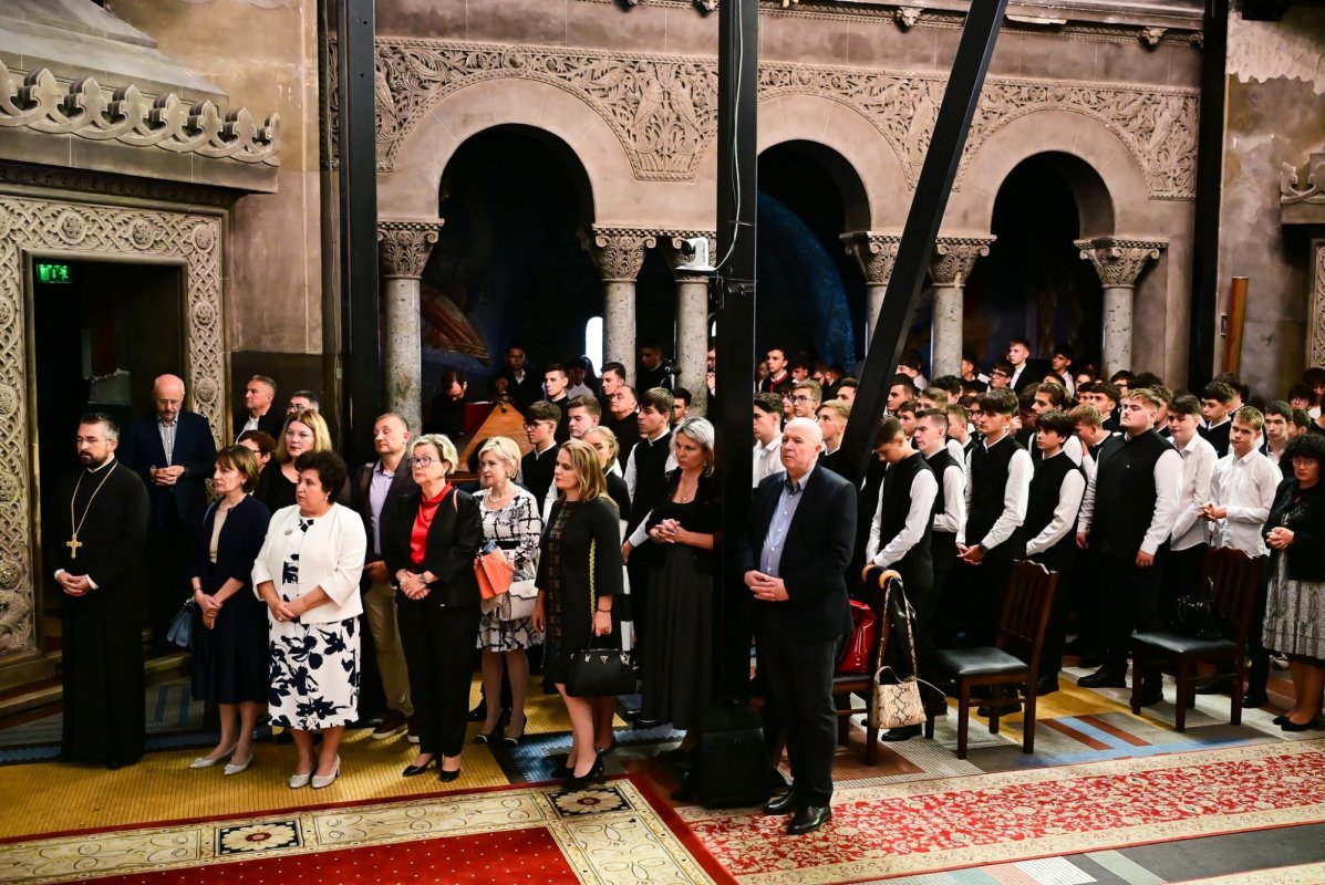 Noul an școlar a început prin rugăciune la Cluj-Napoca şi Bistriţa 341373