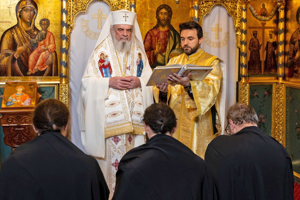 Trei noi arhimandriți hirotesiți de Patriarhul României 341428