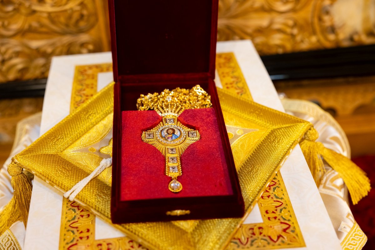 Trei noi arhimandriți hirotesiți de Patriarhul României 341435