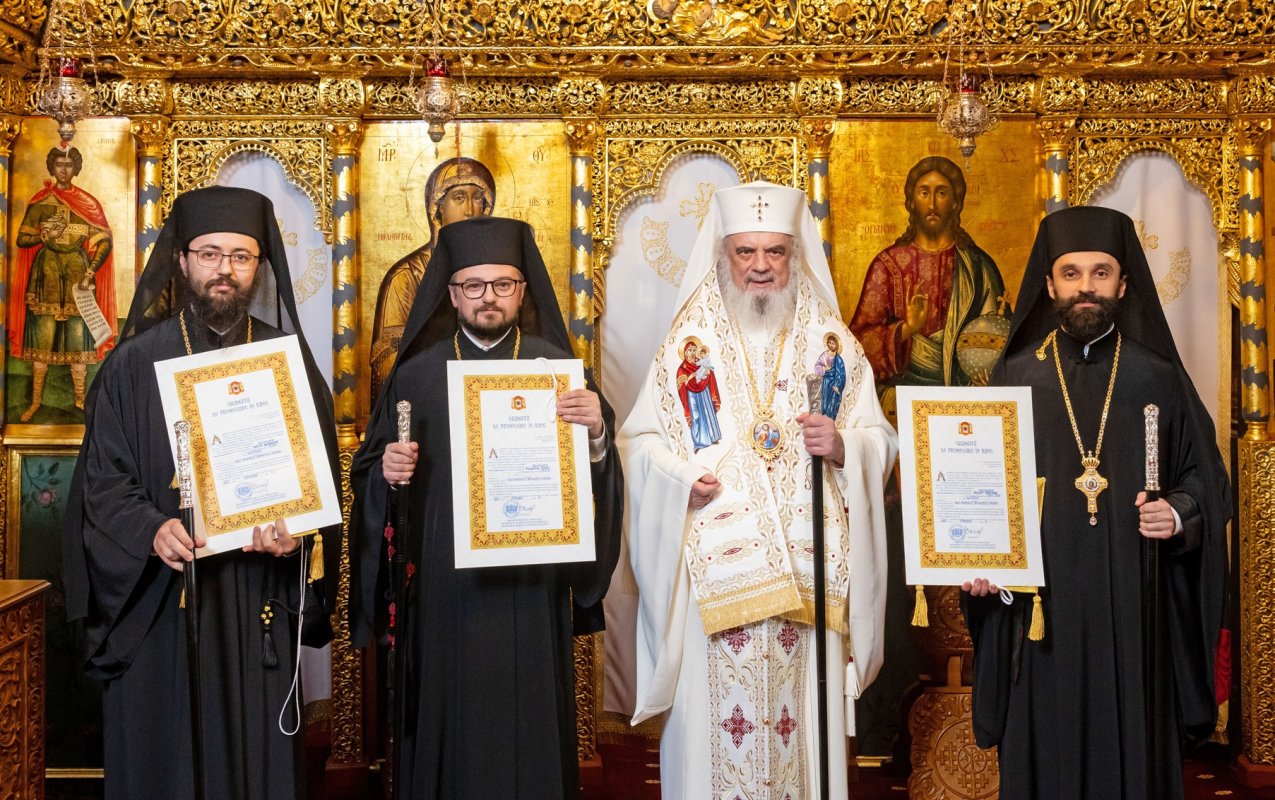 Trei noi arhimandriți hirotesiți de Patriarhul României 341445