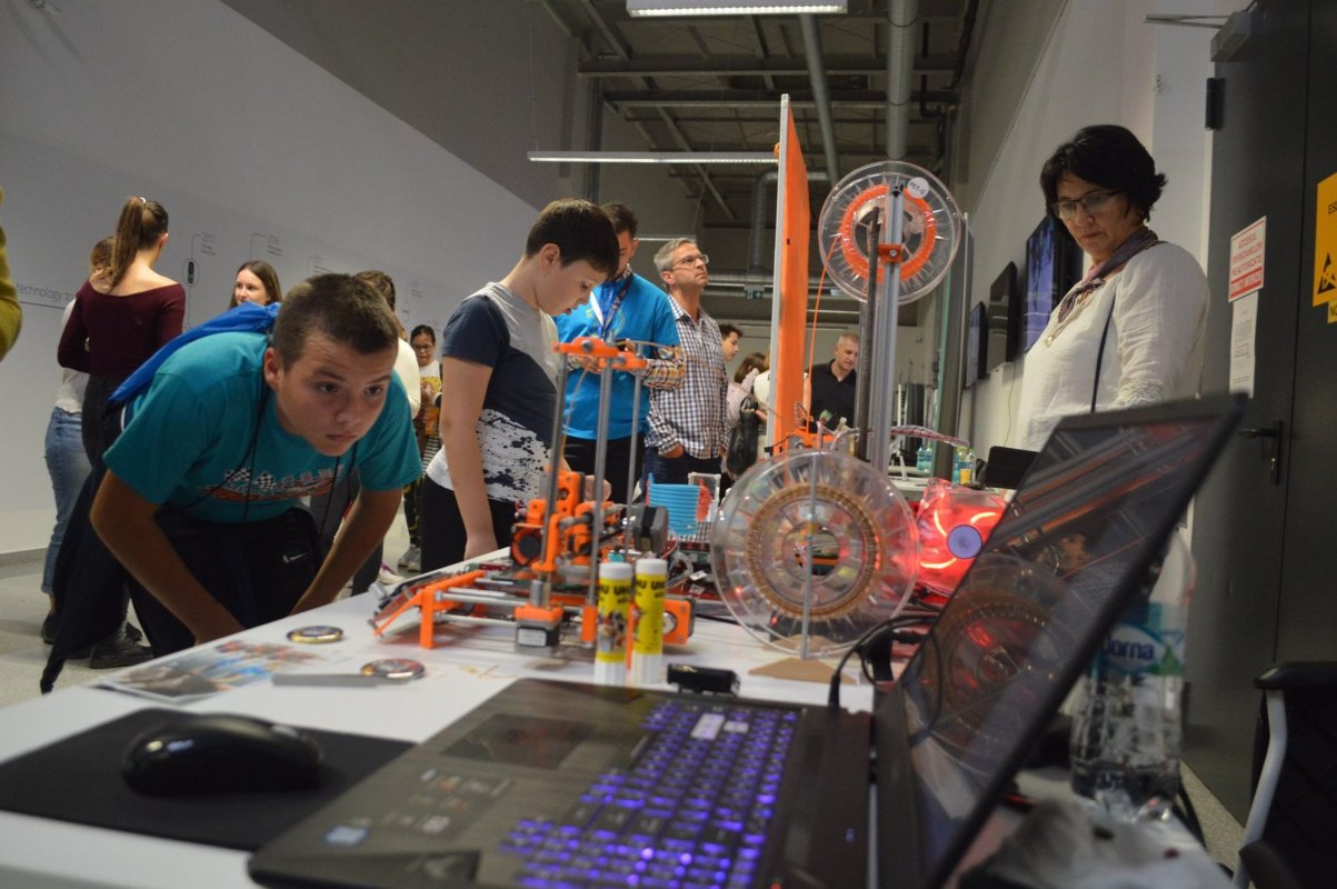 Universităţi la Noaptea Cercetătorilor Europeni 341447