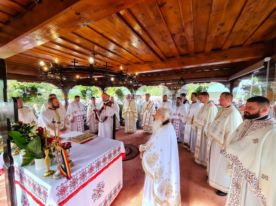 Hramul Mănăstirii „Înălțarea Sfintei Cruci”- Cășiel, judeţul Cluj 341649