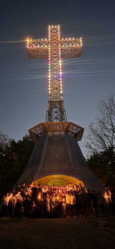 Pelerinaj la crucea de pe Mount Royal 341785