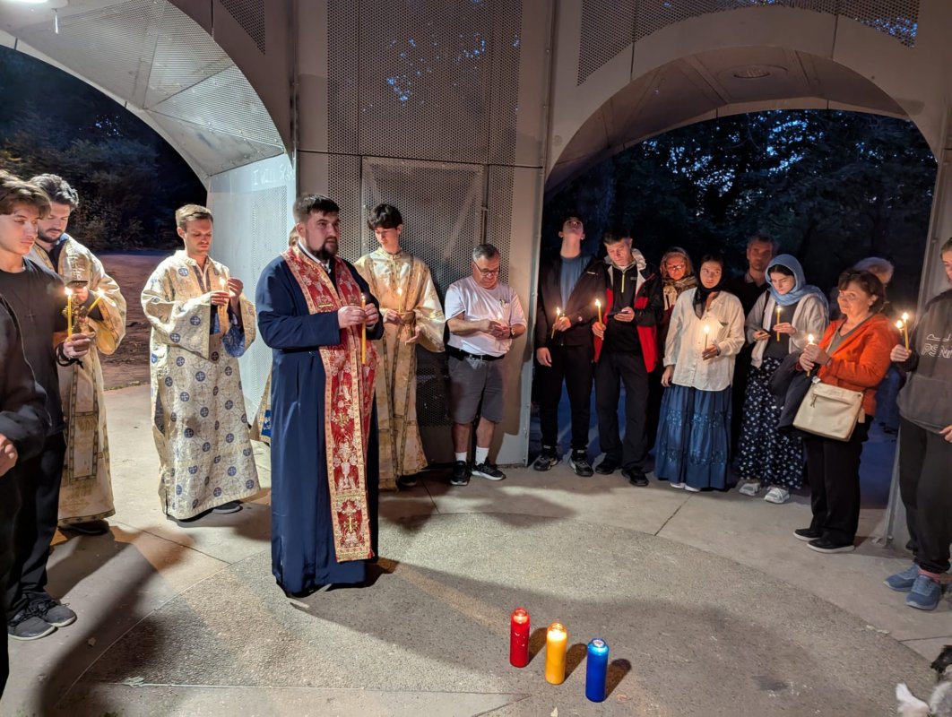 Pelerinaj la crucea de pe Mount Royal 341786