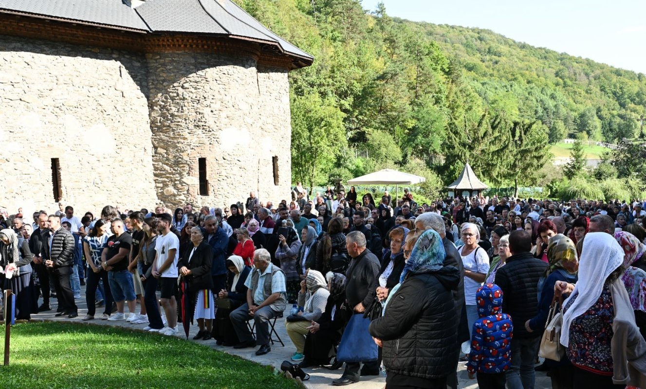 Trei arhierei au liturghisit la hramul Mănăstirii Prislop, judeţul Hunedoara 341765