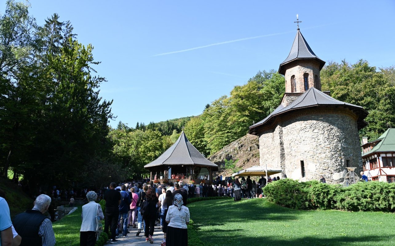 Trei arhierei au liturghisit la hramul Mănăstirii Prislop, judeţul Hunedoara 341766