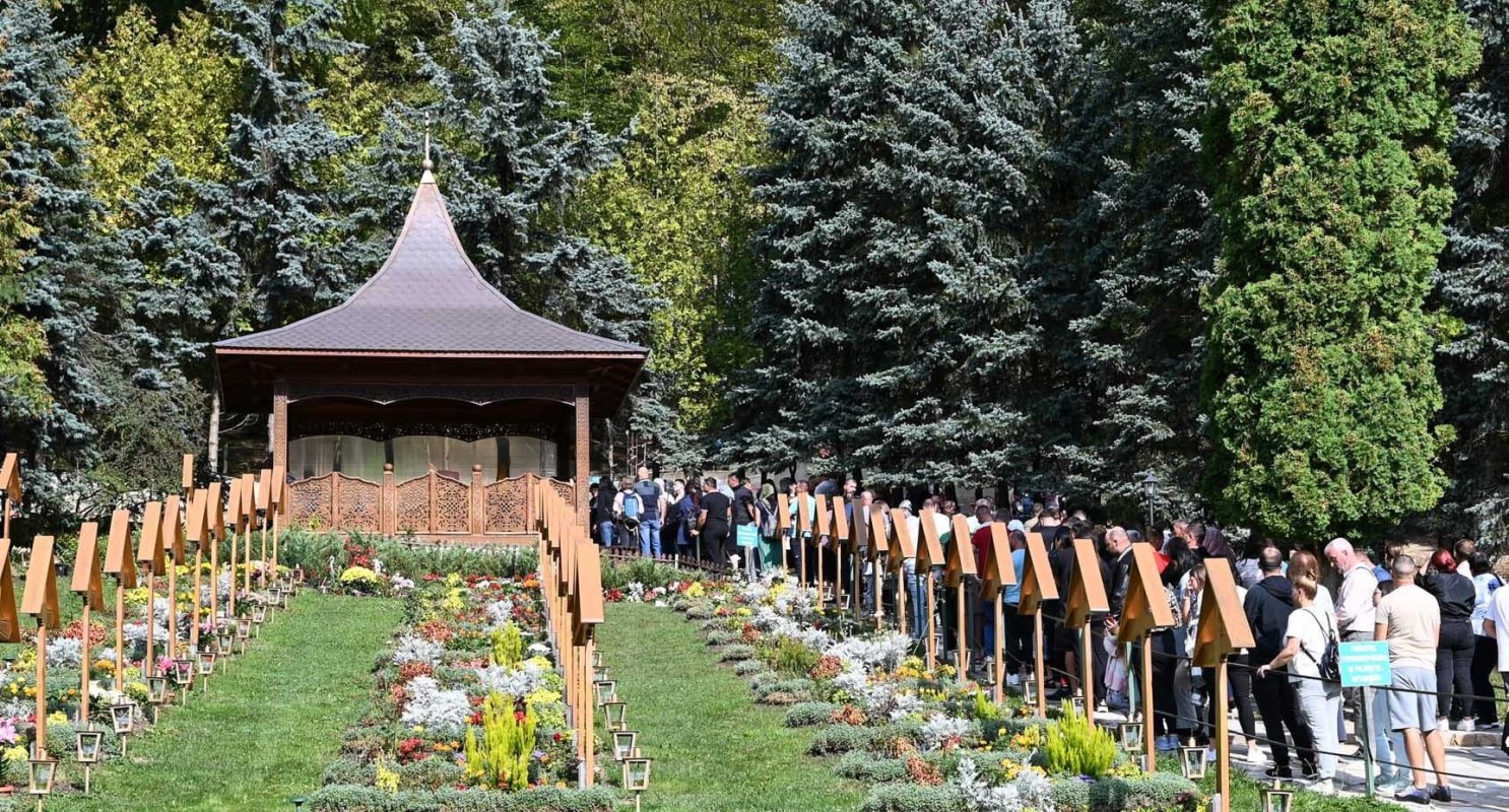 Trei arhierei au liturghisit la hramul Mănăstirii Prislop, judeţul Hunedoara 341770