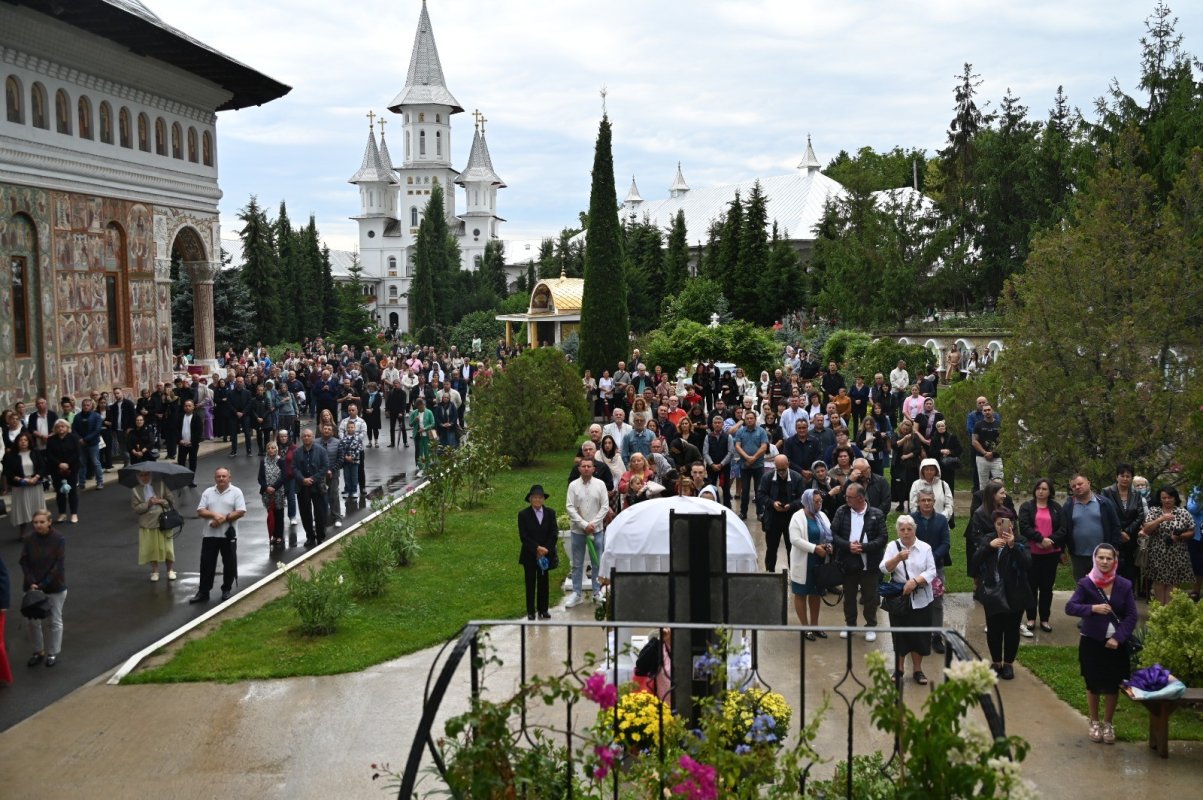 Zi de hram la Mănăstirea Sfintei Cruci din Oradea 341772