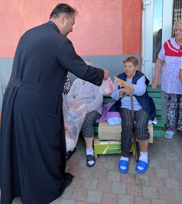 Filantropie și sfințire de biserică în Arhiepiscopia Târgoviștei 341911