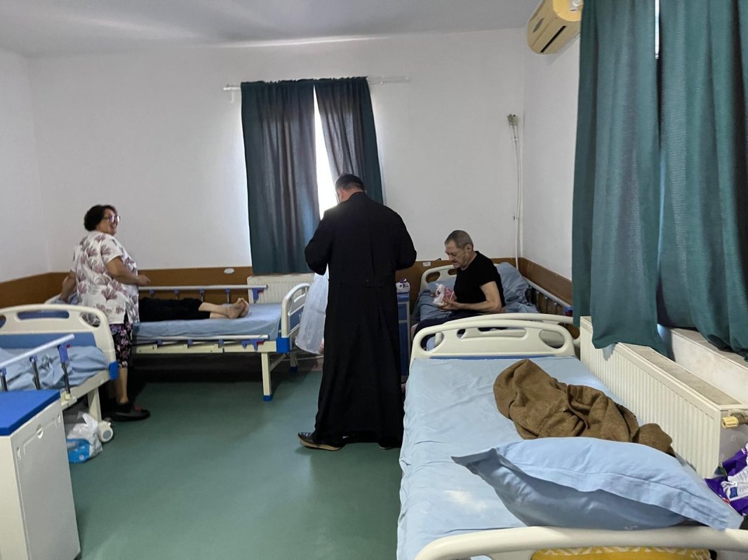 Filantropie și sfințire de biserică în Arhiepiscopia Târgoviștei 341912