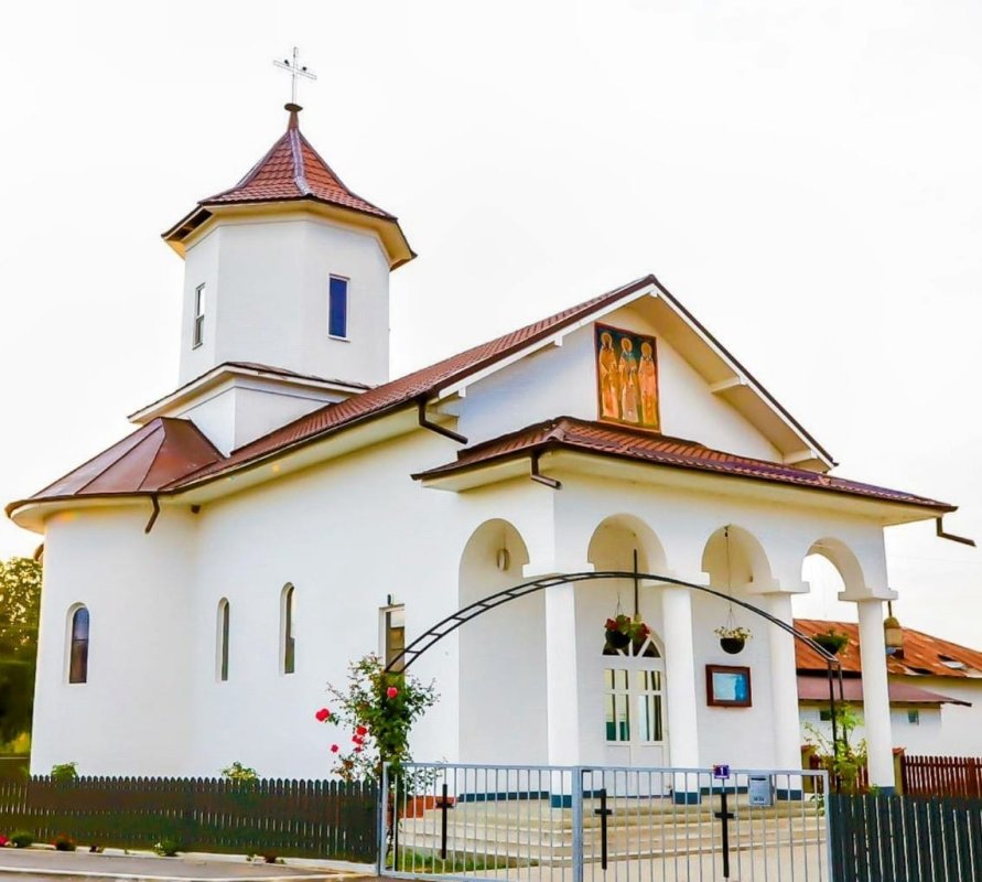 Filantropie și sfințire de biserică în Arhiepiscopia Târgoviștei 341913