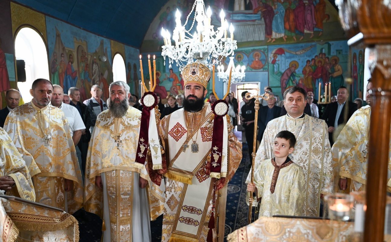 Binecuvântare arhierească în Parohia Sâncrai, judeţul Hunedoara 342178