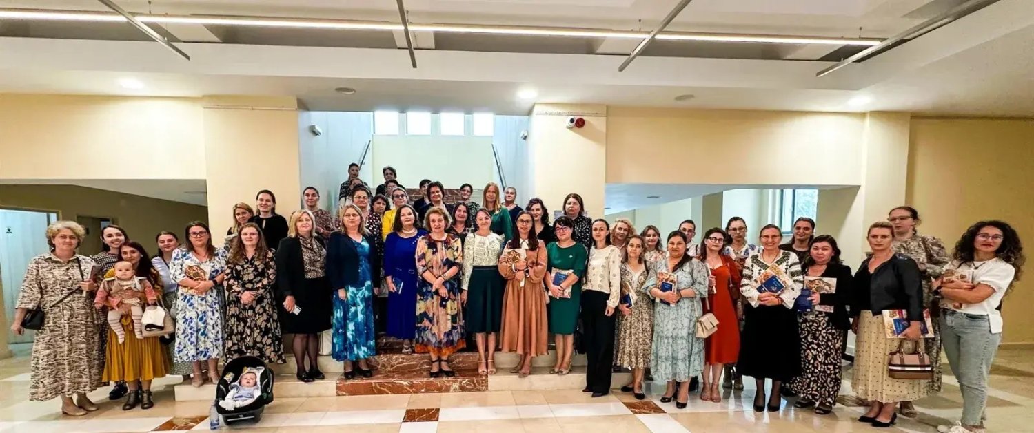 Întâlnirea soțiilor de preot din Episcopia Hușilor 342186