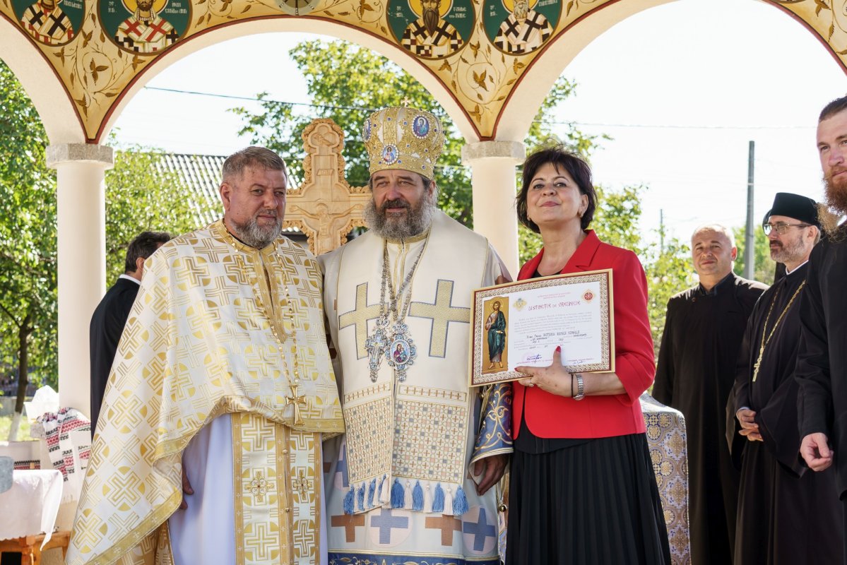 Sfințirea ansamblului parohial din Dorobanț, județul Iași 342215