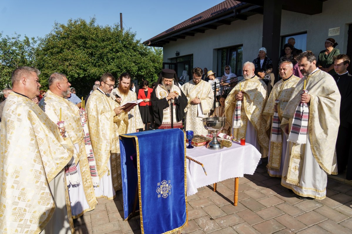 Sfințirea ansamblului parohial din Dorobanț, județul Iași 342216