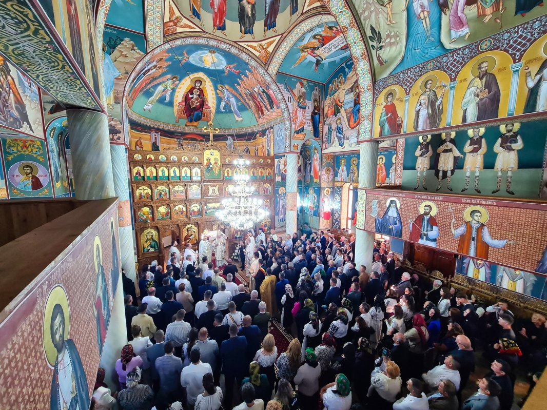 Sfințirea Bisericii „Sfânta Treime” din Măguri, județul Cluj 342172