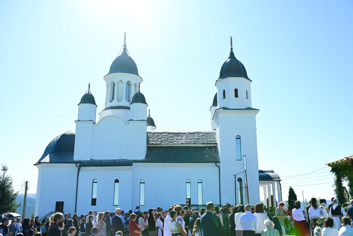 Sfințirea Bisericii „Sfânta Treime” din Măguri, județul Cluj 342175