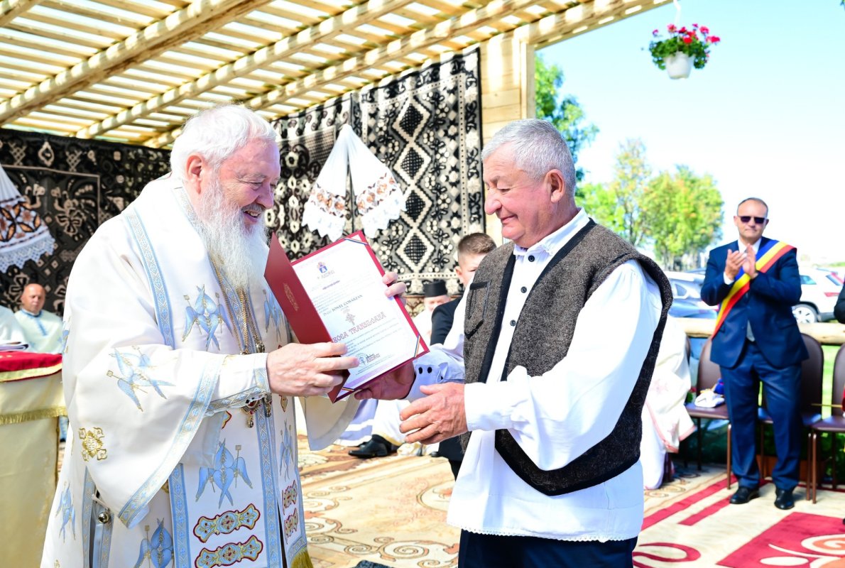 Sfințirea Bisericii „Sfânta Treime” din Măguri, județul Cluj 342177