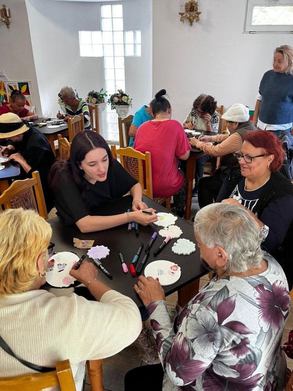 Creativitate și culoare la Cantina socială „Sfânta Filofteia” 342419