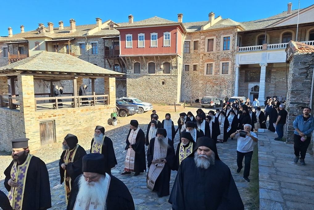 Arhimandritul athonit Vasilios Gondikakis, prieten tainic al monahilor români 342437