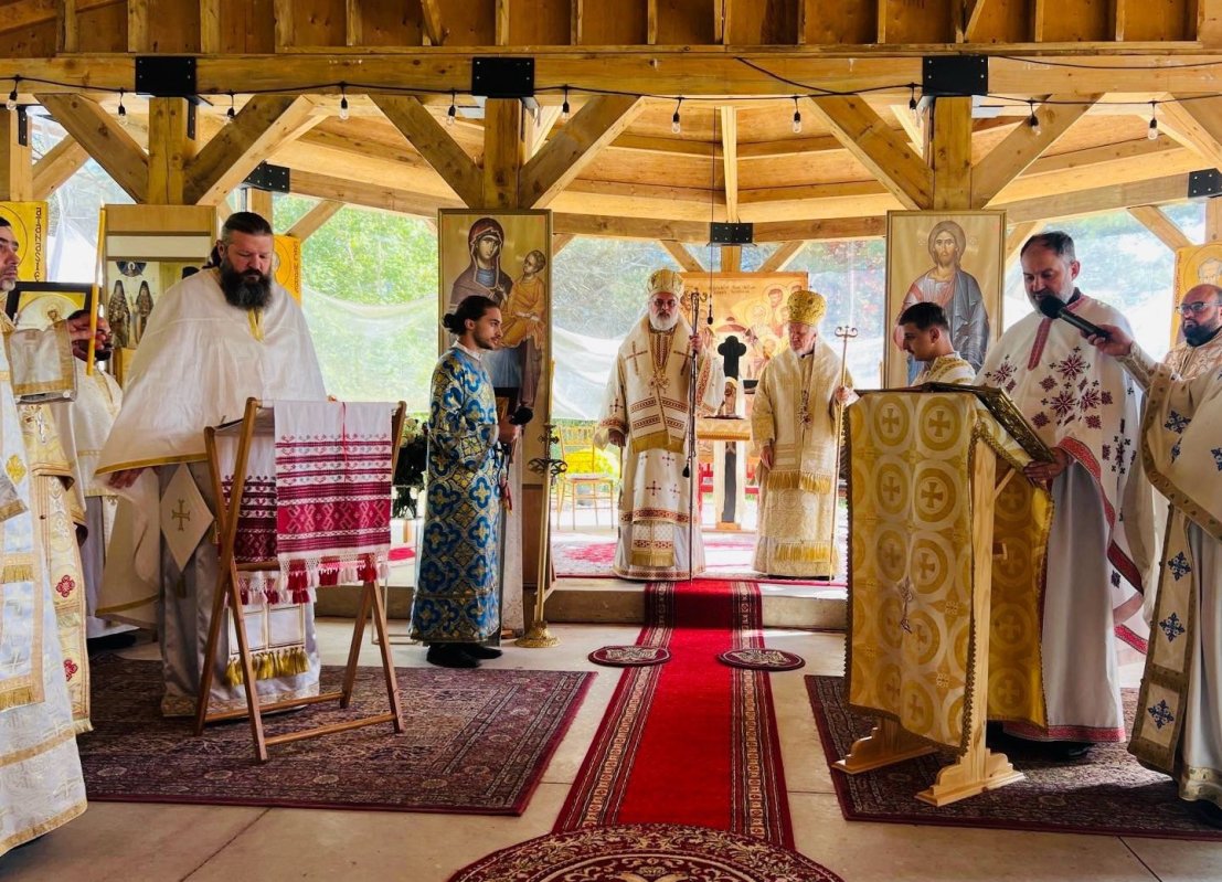 Sărbătoare la mănăstirea ortodoxă românească din Mono, Canada 342508