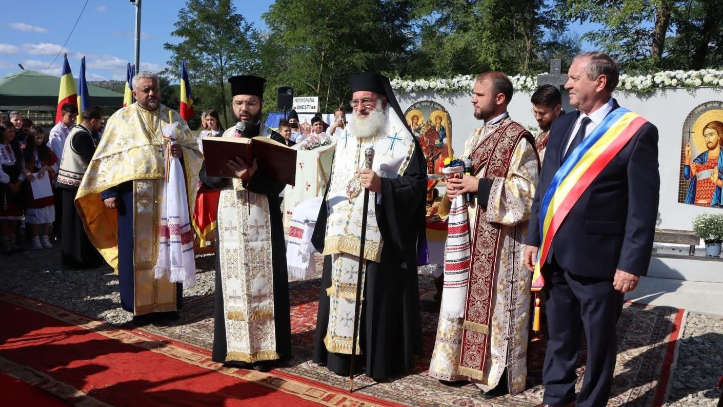 Sfințire de troiță în parohia băcăuană Larga 342504