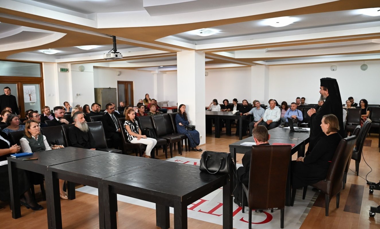 Întâlnirea de lucru semestrială a profesorilor de religie din județul Hunedoara 342547