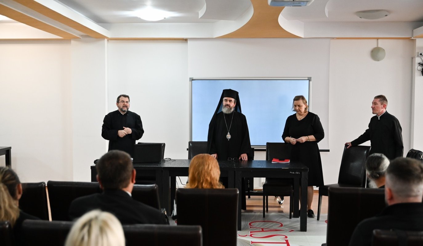 Întâlnirea de lucru semestrială a profesorilor de religie din județul Hunedoara 342548