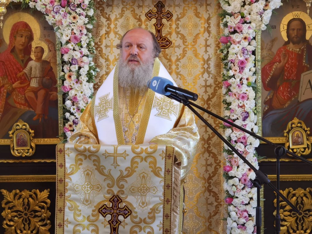 Veșmânt de har pentru biserica unei parohii prahovene 342674