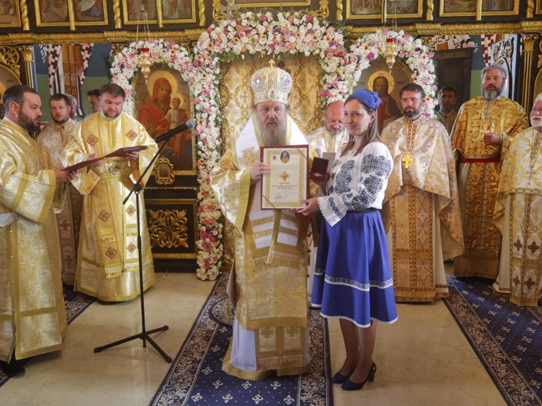 Veșmânt de har pentru biserica unei parohii prahovene 342688