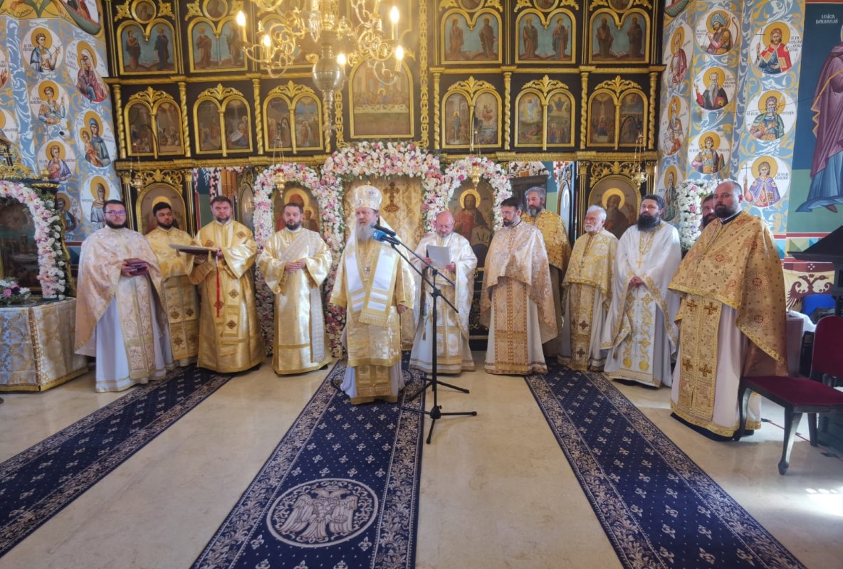 Veșmânt de har pentru biserica unei parohii prahovene 342695